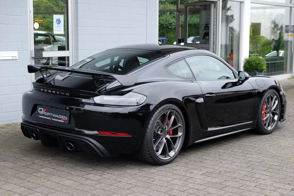 Porsche 718 Cayman GT4