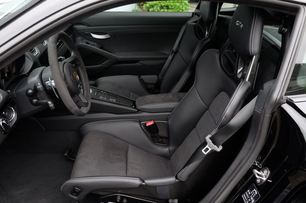 Porsche 718 Cayman GT4