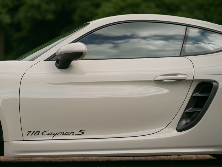Porsche 718 Cayman S