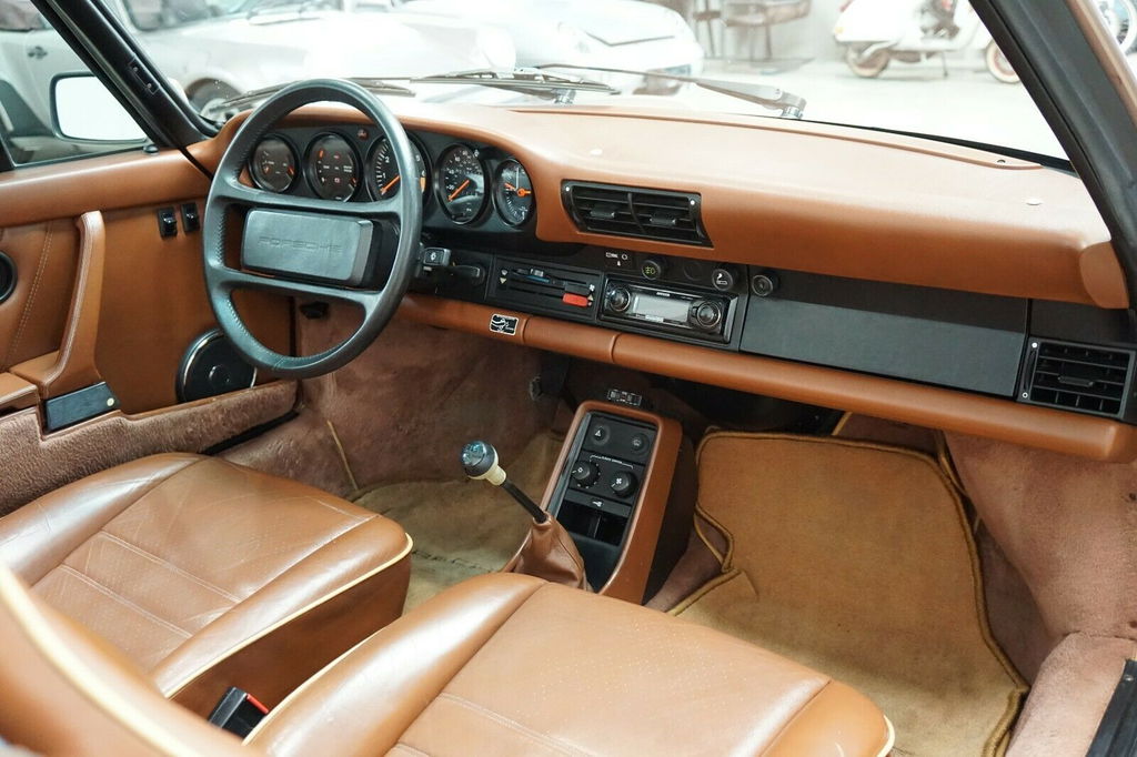 Porsche 911 Carrera 3.2 (US)