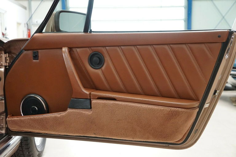 Porsche 911 Carrera 3.2 (US)