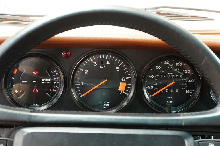 Porsche 911 Carrera 3.2 (US)