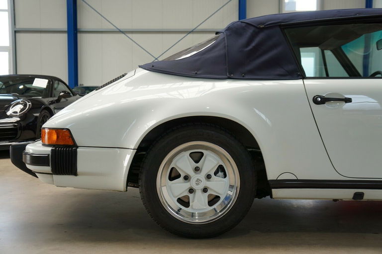 Porsche 911 Carrera 3.2 (US)