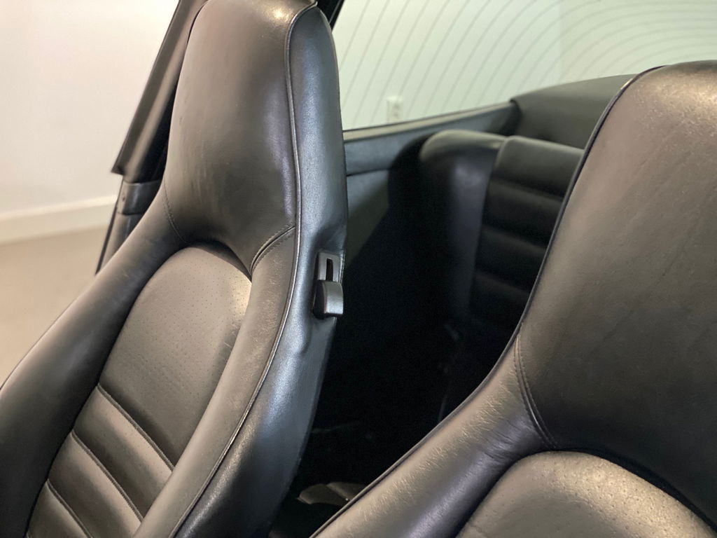 Porsche 911 Carrera 3.2 (US)