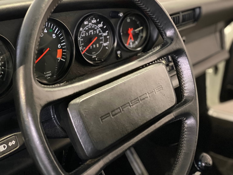 Porsche 911 Carrera 3.2 (US)