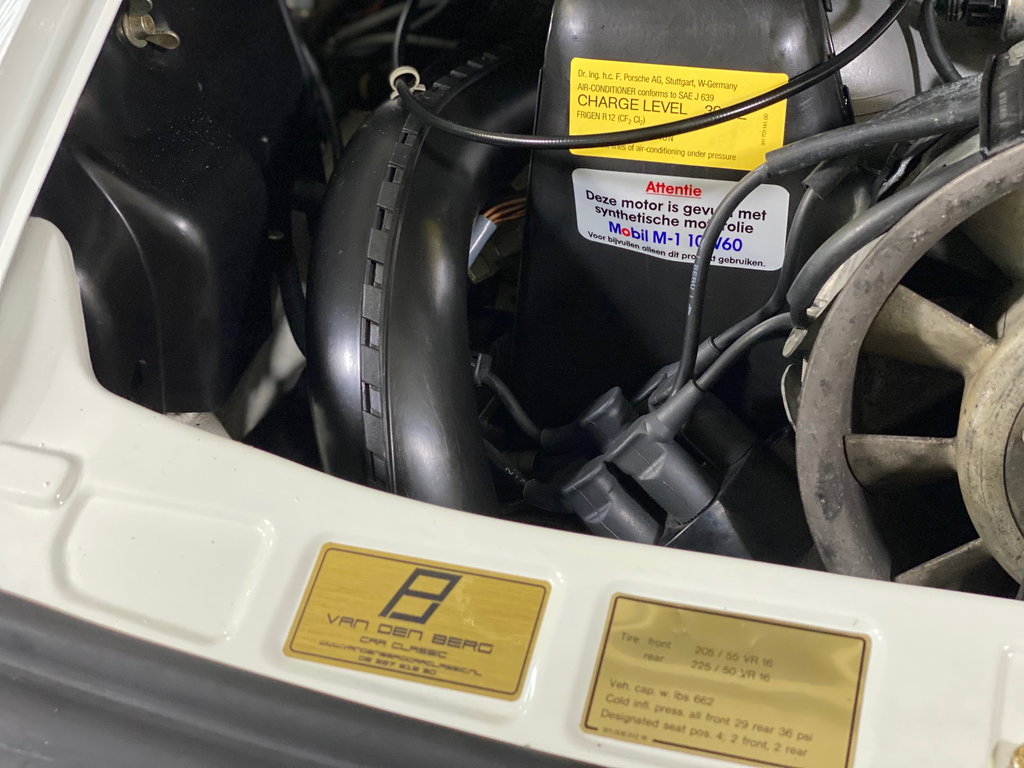 Porsche 911 Carrera 3.2 (US)