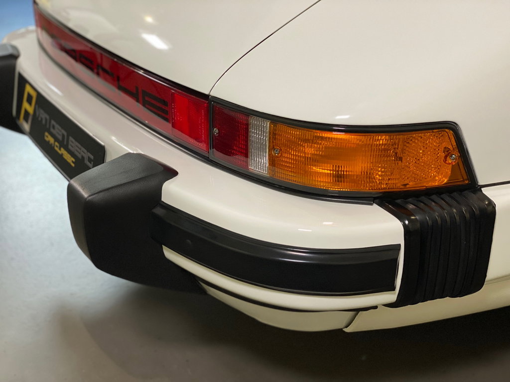 Porsche 911 Carrera 3.2 (US)