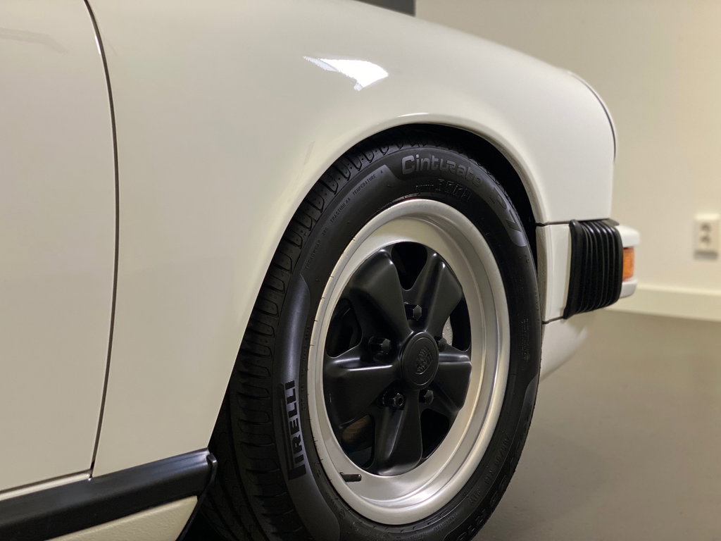 Porsche 911 Carrera 3.2 (US)