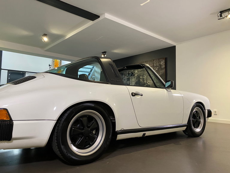 Porsche 911 Carrera 3.2 (US)