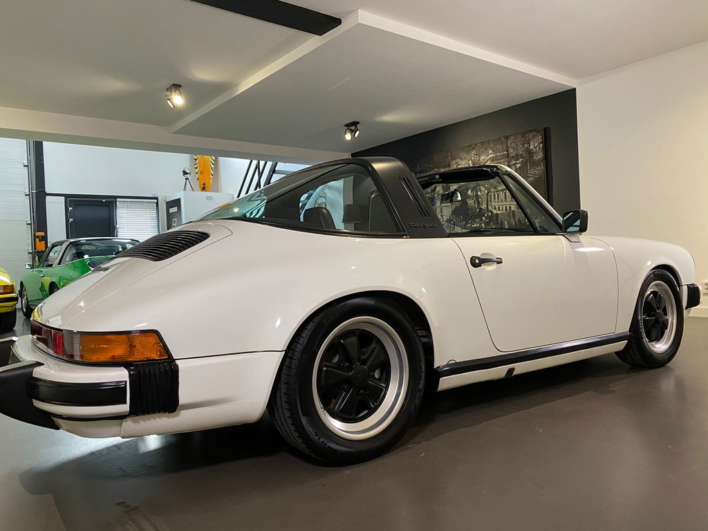 Porsche 911 Carrera 3.2 (US)