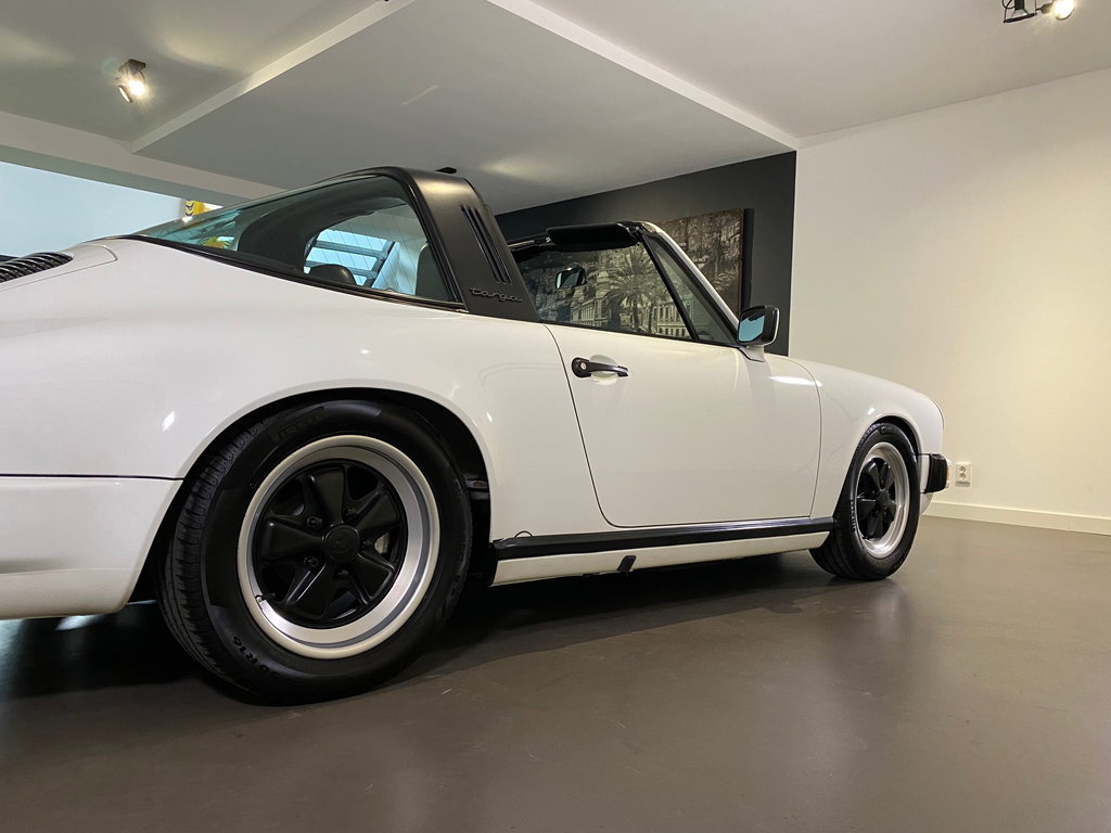 Porsche 911 Carrera 3.2 (US)