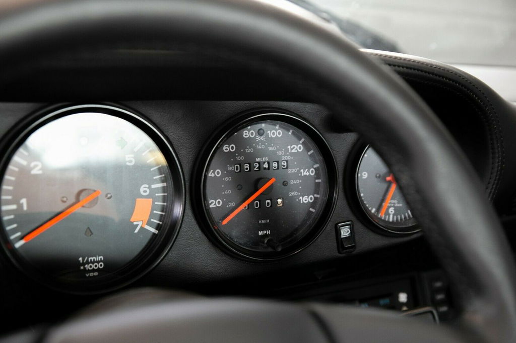 Porsche 911 Carrera 3.2 (KAT)