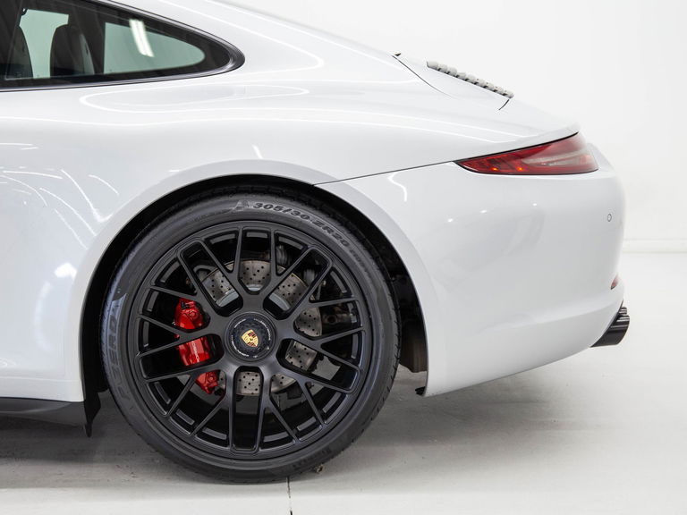 Porsche 991 Carrera 4 GTS