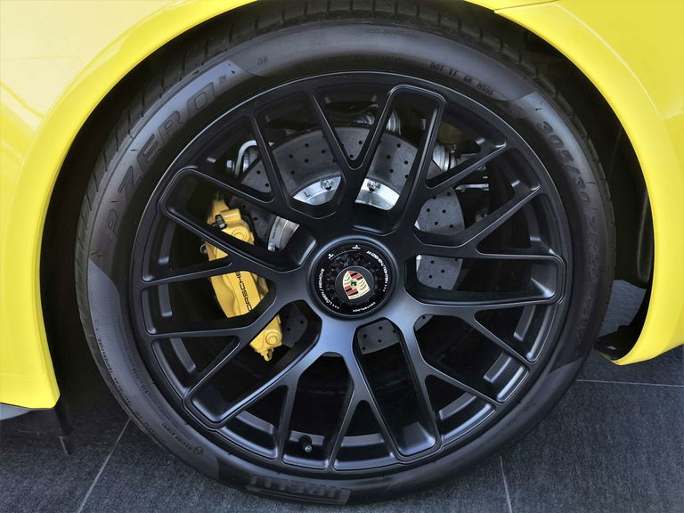 Porsche 991 Carrera 4 GTS