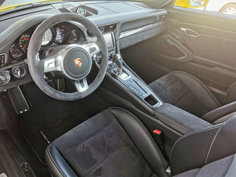 Porsche 991 Carrera 4 GTS