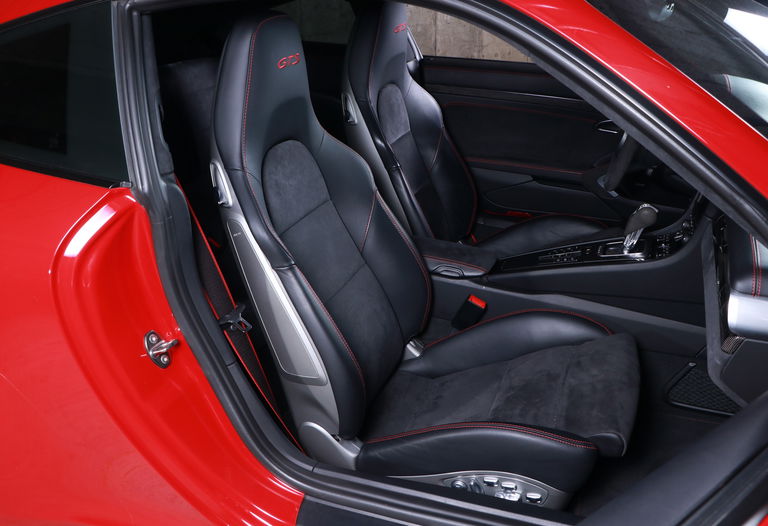 Porsche 991 Carrera GTS