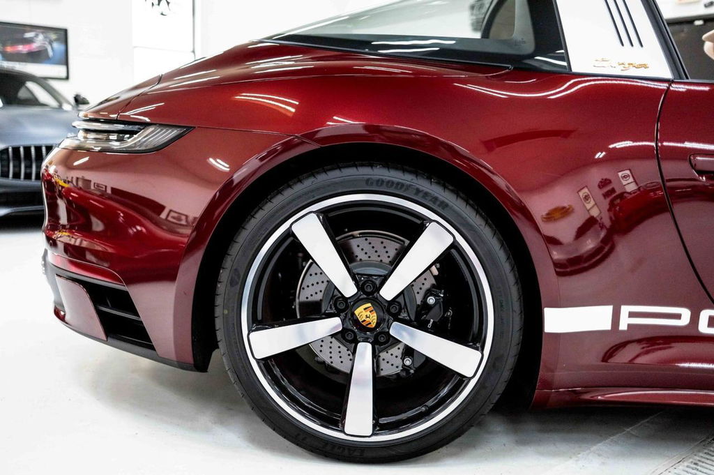 Porsche 992 Heritage Design Edition