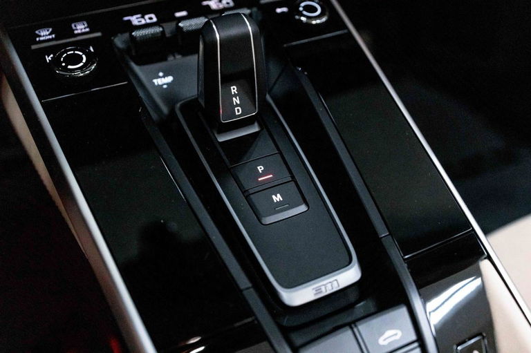 Porsche 992 Heritage Design Edition