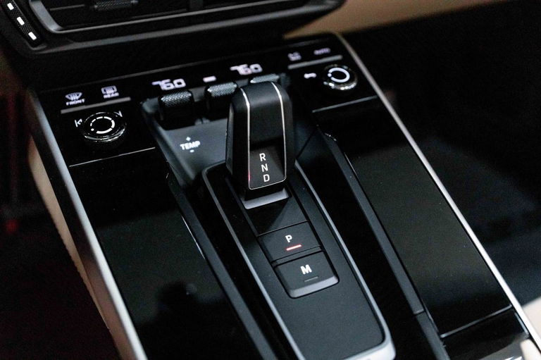 Porsche 992 Heritage Design Edition