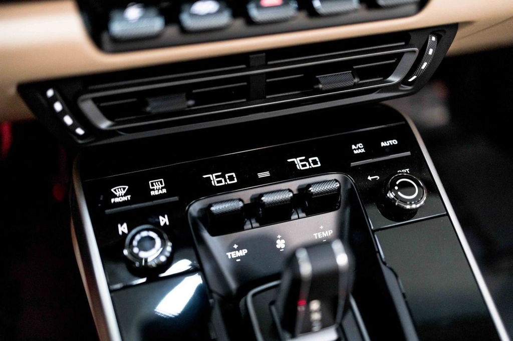 Porsche 992 Heritage Design Edition