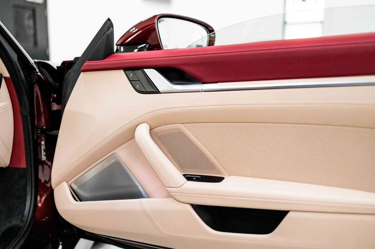 Porsche 992 Heritage Design Edition