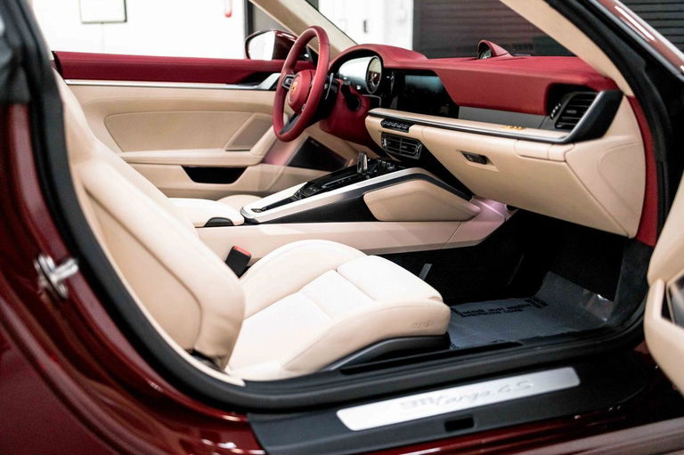 Porsche 992 Heritage Design Edition