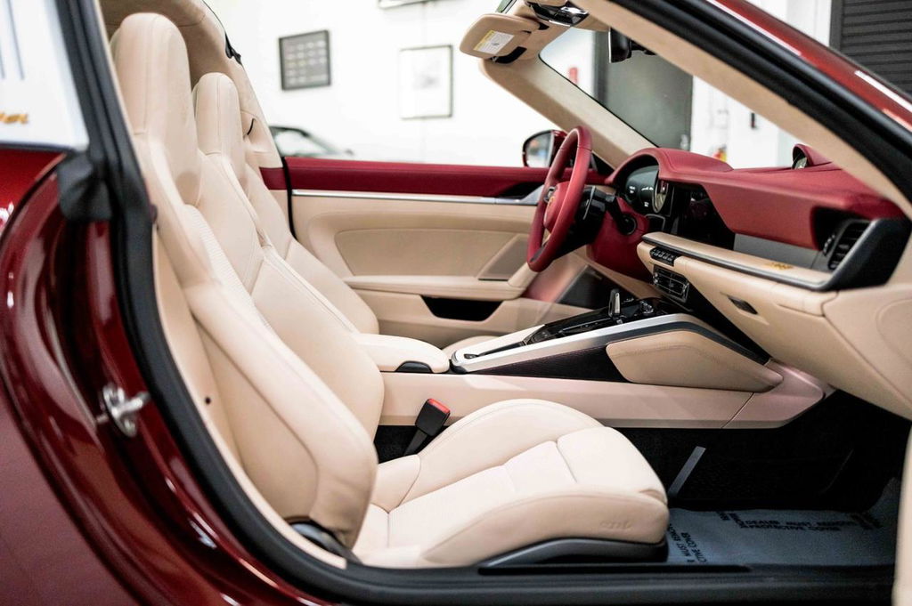 Porsche 992 Heritage Design Edition