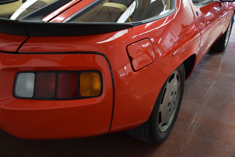 Porsche 928 S
