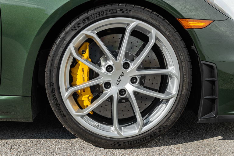 Porsche 718 Cayman GT4