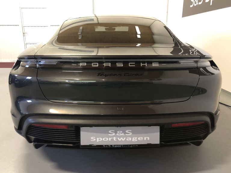 Porsche Taycan Turbo