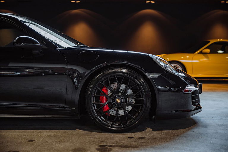 Porsche 991 Carrera 4 GTS