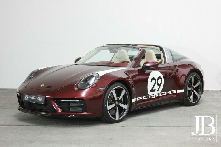 Porsche 992 Heritage Design Edition