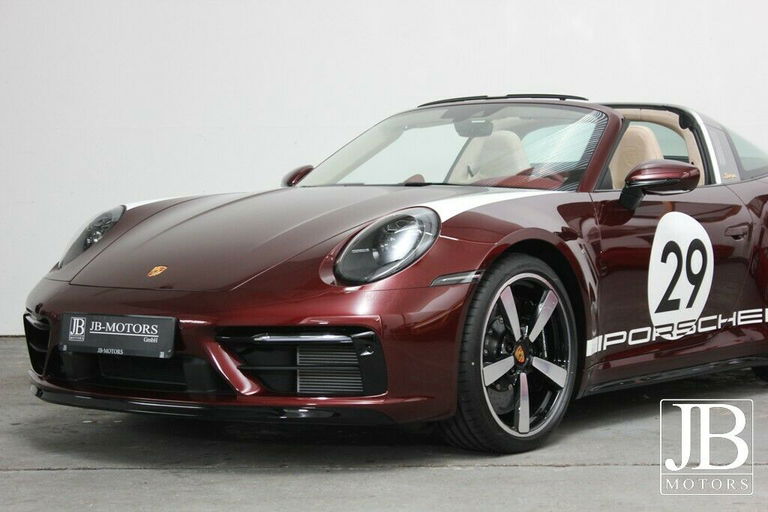 Porsche 992 Heritage Design Edition