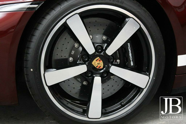 Porsche 992 Heritage Design Edition