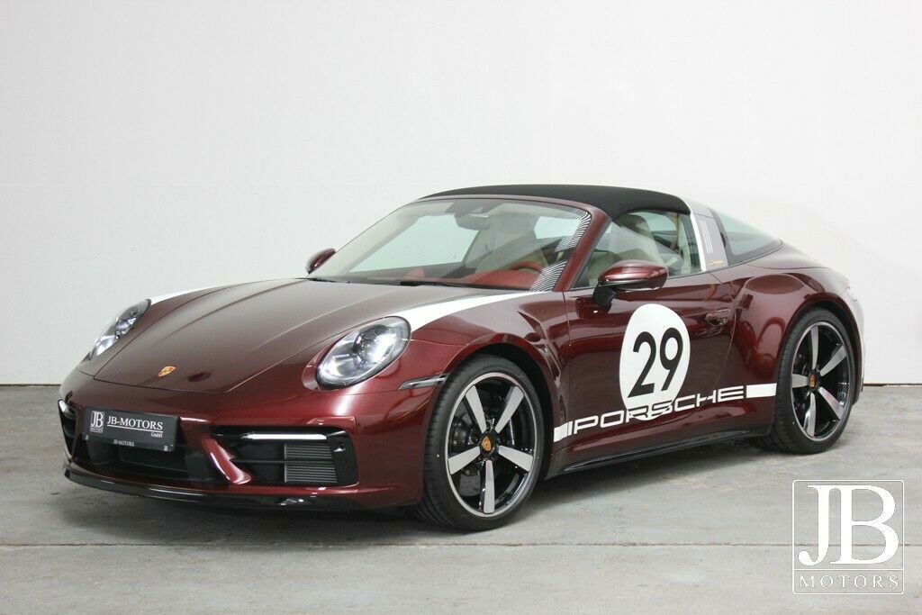 Porsche 992 Heritage Design Edition