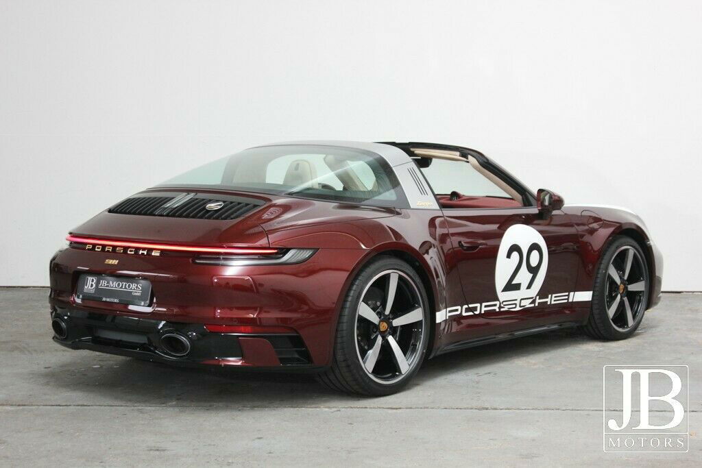 Porsche 992 Heritage Design Edition