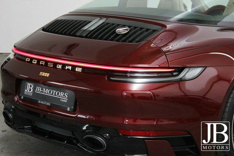 Porsche 992 Heritage Design Edition