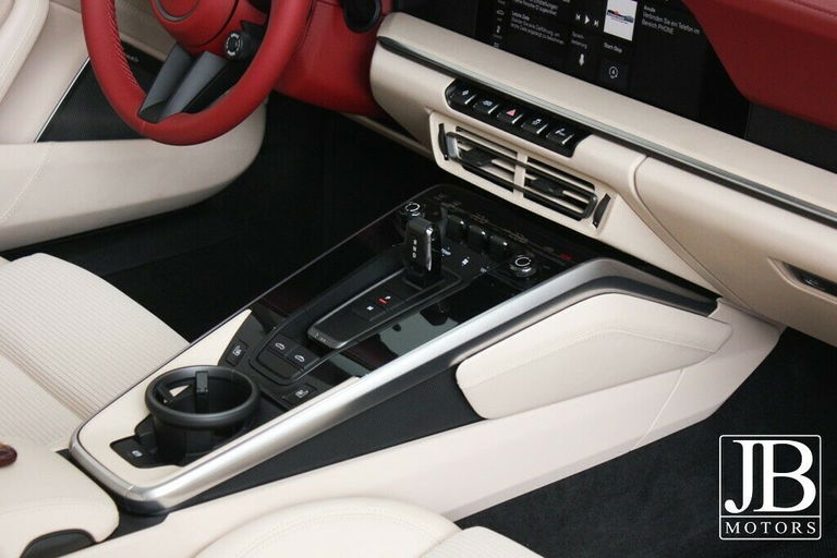 Porsche 992 Heritage Design Edition