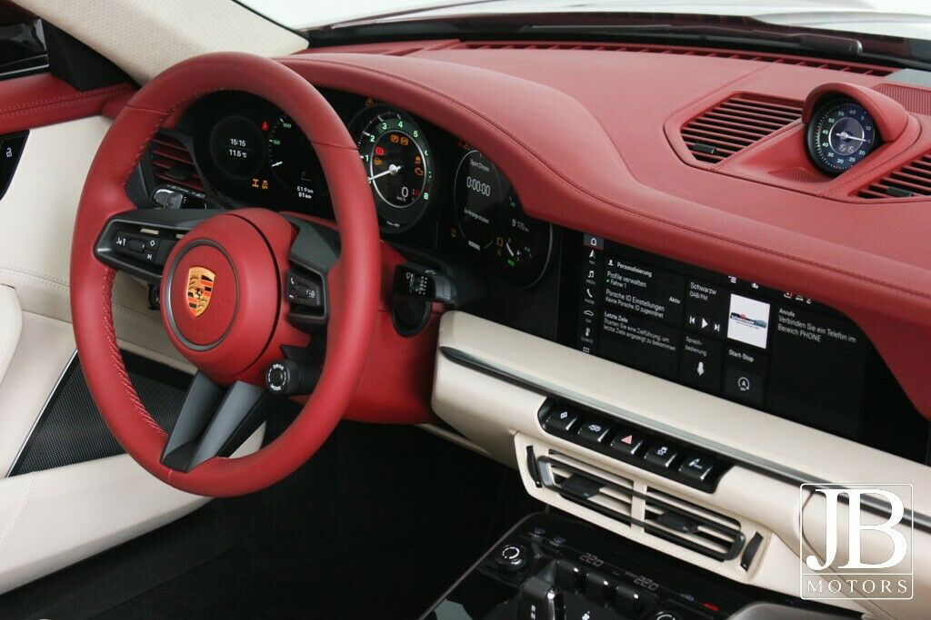 Porsche 992 Heritage Design Edition