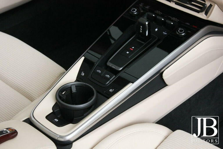 Porsche 992 Heritage Design Edition