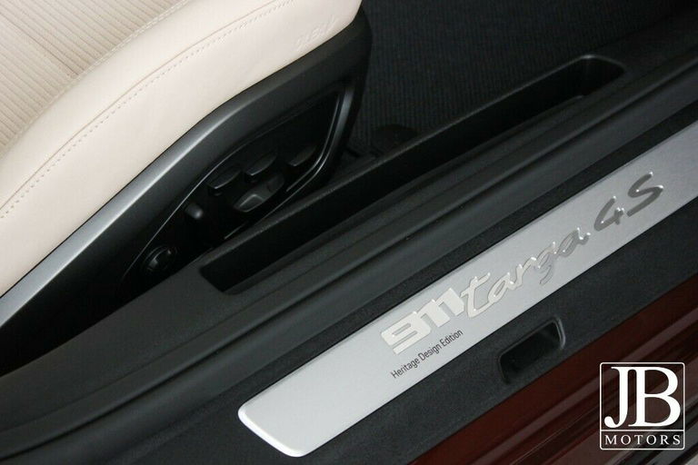 Porsche 992 Heritage Design Edition