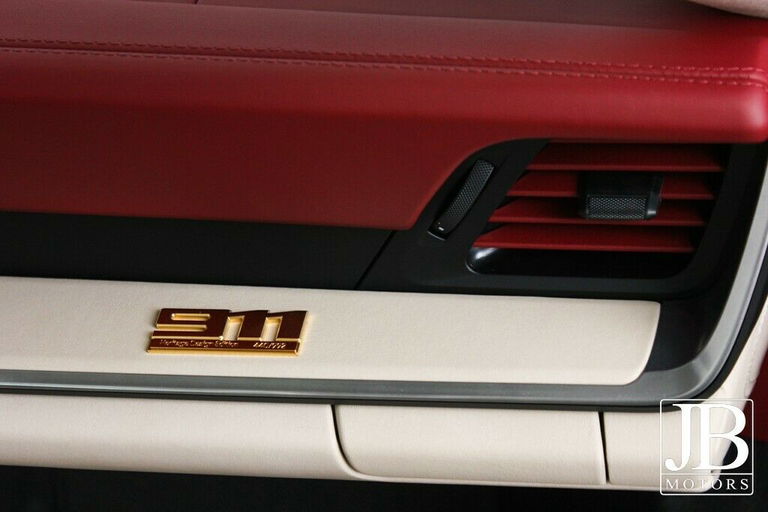 Porsche 992 Heritage Design Edition