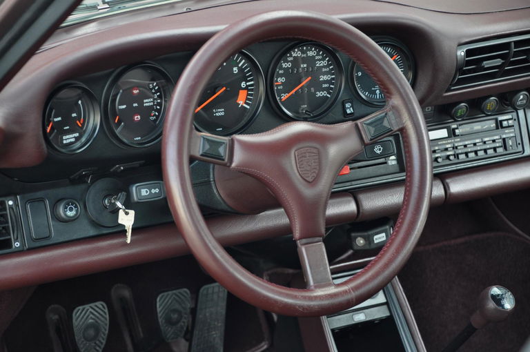 Porsche 911 Carrera 3.2 (KAT)