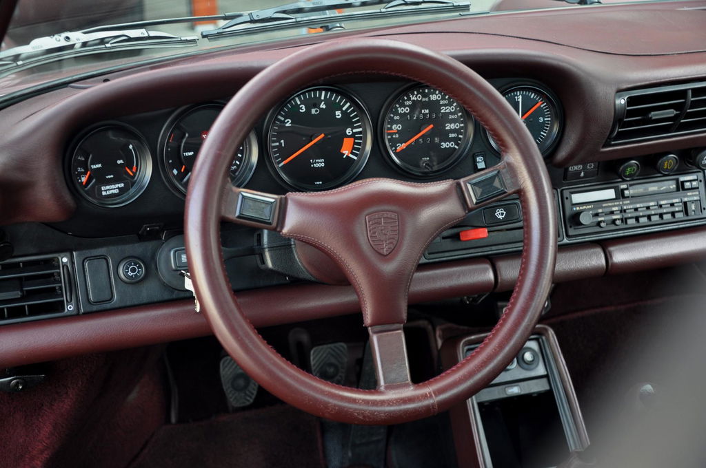 Porsche 911 Carrera 3.2 (KAT)