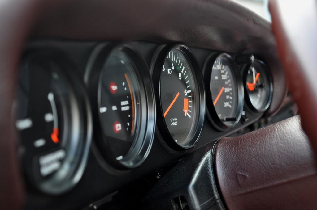 Porsche 911 Carrera 3.2 (KAT)