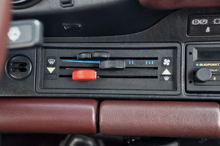 Porsche 911 Carrera 3.2 (KAT)