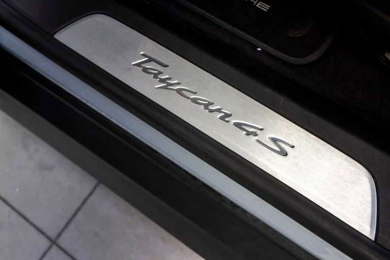 Porsche Taycan 4S