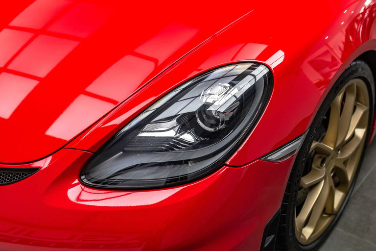 Porsche 718 Cayman GT4