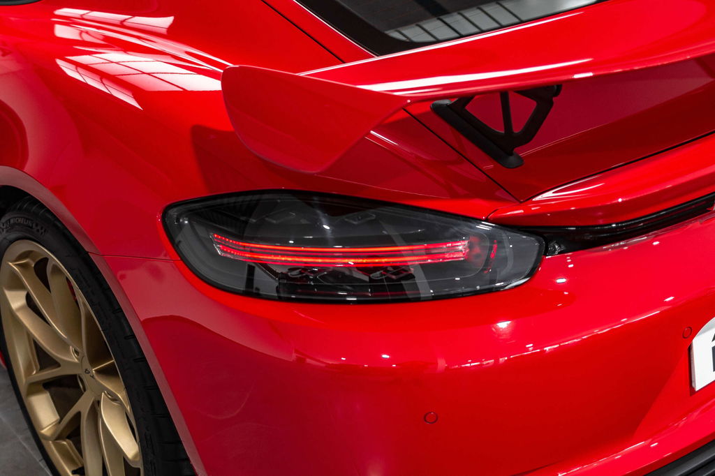 Porsche 718 Cayman GT4