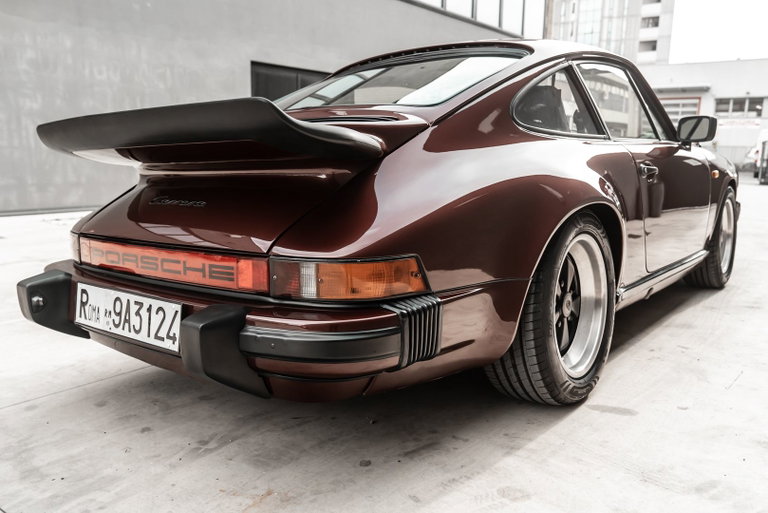 Porsche 911 Carrera 3.2